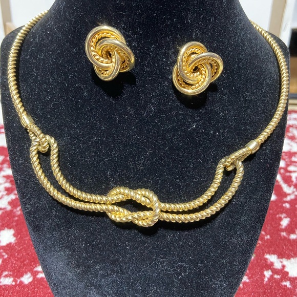 Talbots Gold Tone Knot Choker and Unbranded Vintage Pierced Earrings - Picture 1 of 7
